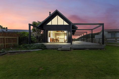 Photo of property in 497 Waikawa-curio Bay Road, Curio Bay, Tokanui, 9884