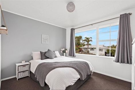Photo of property in 3 Sumich Place, West Harbour, Auckland, 0618