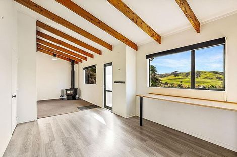 Photo of property in 15 Empressa Heights, Helensville, 0800