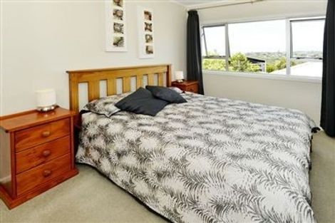 Photo of property in 1/552 Beach Road, Rothesay Bay, Auckland, 0630
