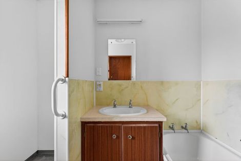 Photo of property in 41 Edgewater Parade, Waiuku, 2123