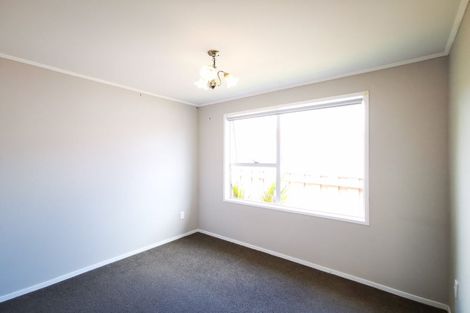Photo of property in 15 Kelman Road, Kelston, Auckland, 0602