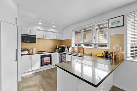 Photo of property in 9 Hillcrest Grove, Hillpark, Auckland, 2102