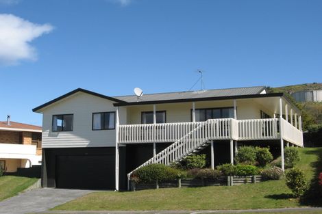 Photo of property in 17 Reeves Road, Acacia Bay, Taupo, 3330