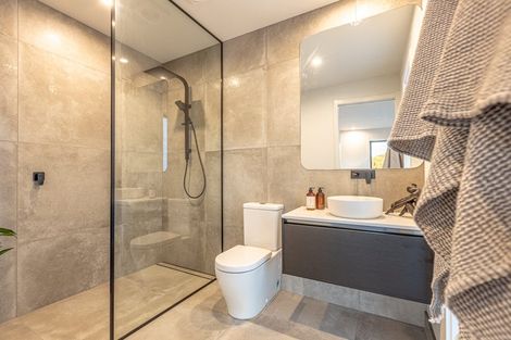 Photo of property in 32 Memorial Drive, Hokowhitu, Palmerston North, 4410