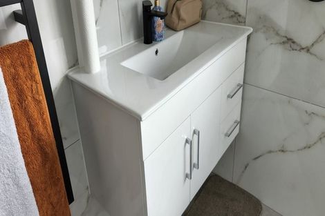 Photo of property in 6 Bolton Street, Blockhouse Bay, Auckland, 0600