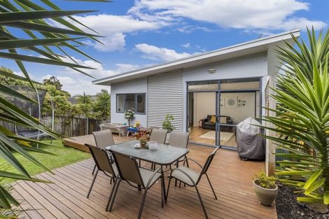Photo of property in 1/9 Ellenbury Place, Stanmore Bay, Whangaparaoa, 0932