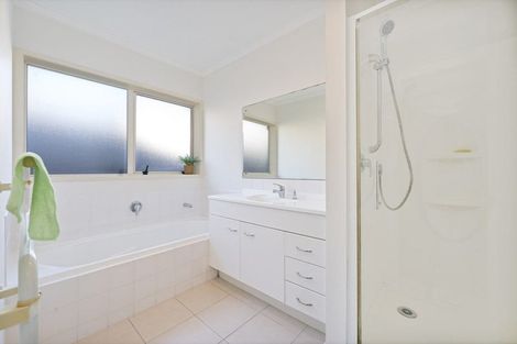 Photo of property in 48 San Marino Drive West, Henderson, Auckland, 0612