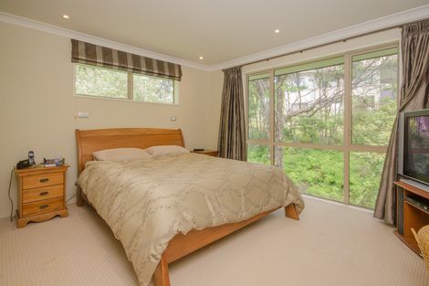 Photo of property in 28 Mccahon Place, Titirangi, Auckland, 0604
