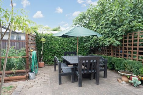 Photo of property in 251 Shakespeare Street, Leamington, Cambridge, 3432