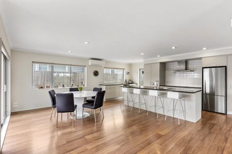 Photo of property in 135 Vipond Road, Stanmore Bay, Whangaparaoa, 0932