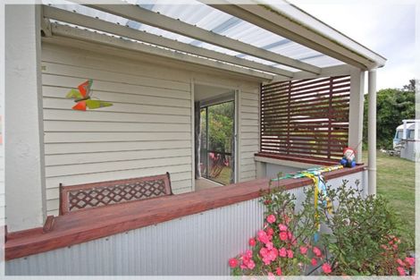 Photo of property in 14 Punga Street, Tangimoana, 4822