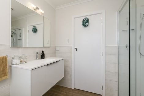 Photo of property in 88 Akaroa Drive, Maupuia, Wellington, 6022