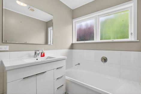 Photo of property in 61 Boord Crescent, Kumeu, 0891