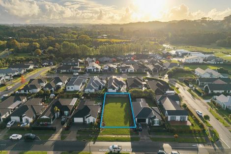 Photo of property in 15 Len Ireland Drive, Kumeu, 0810