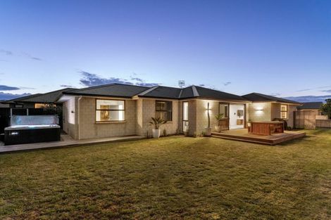 Photo of property in 11 Livingstone Drive, Papamoa Beach, Papamoa, 3118