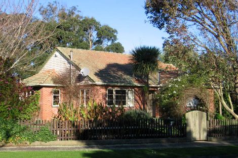 Photo of property in 76 Savage Crescent, West End, Palmerston North, 4412