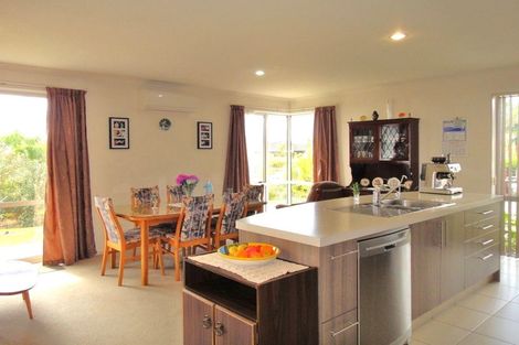 Photo of property in 4 Wai Place, One Tree Point, 0118