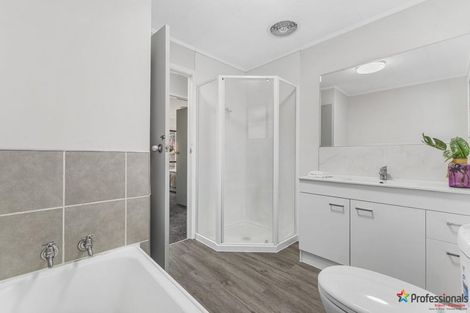 Photo of property in 1/7 Mon Desir Place, Manurewa, Auckland, 2102