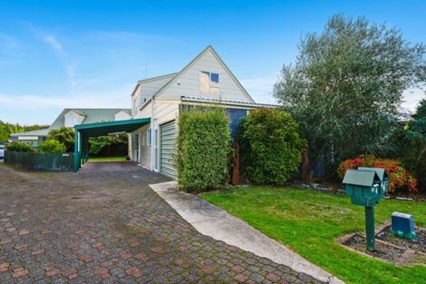 Photo of property in 4a Gemini Place, Kawaha Point, Rotorua, 3010