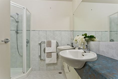 Photo of property in 4d/171 Hurstmere Road, Takapuna, Auckland, 0622