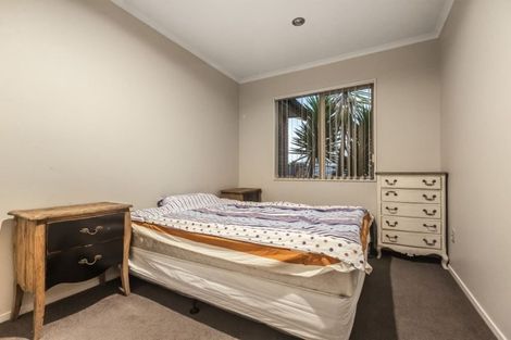 Photo of property in 8 Mcwhirters Farm Lane, Massey, Auckland, 0614