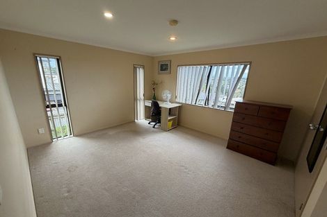 Photo of property in 7a Boeing Place, Goodwood Heights, Auckland, 2105