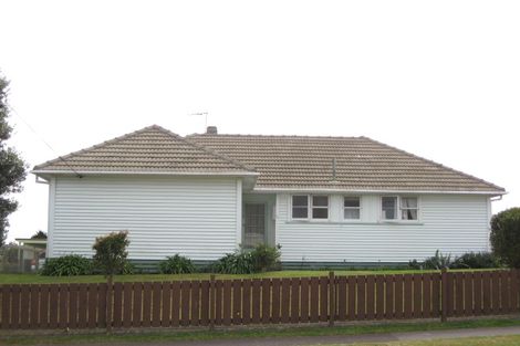 Photo of property in 84 Omata Road, Marfell, New Plymouth, 4310