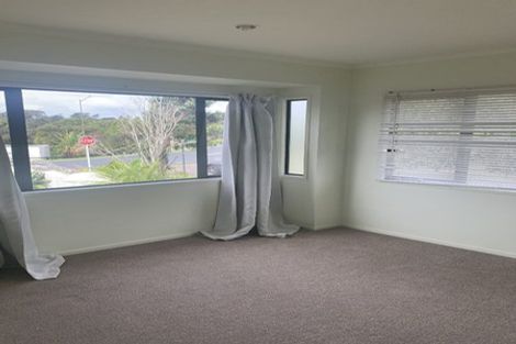 Photo of property in 1 Kittiwake Drive, Schnapper Rock, Auckland, 0632