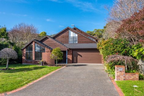 Photo of property in 11 Karu Crescent, Waikanae, 5036