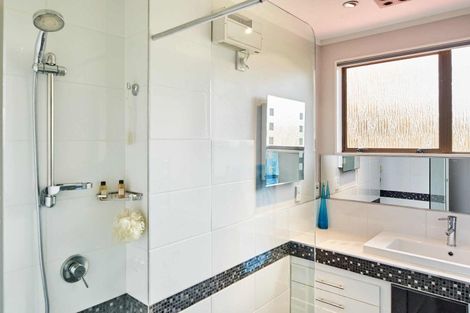 Photo of property in 18 Solander Place, Whitby, Porirua, 5024