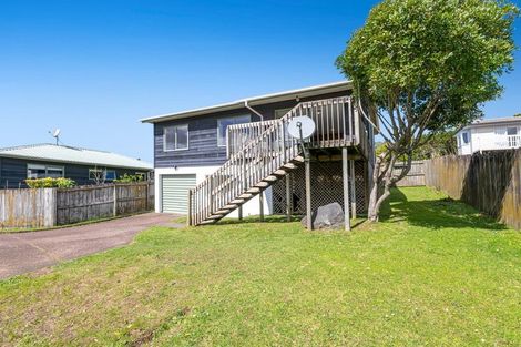 Photo of property in 1/3 Jumento Place, Unsworth Heights, Auckland, 0632
