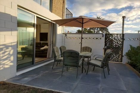 Photo of property in 361 Marine Parade, New Brighton, Christchurch, 8061