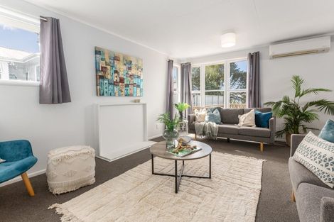 Photo of property in 32 Beauzami Crescent, Ascot Park, Porirua, 5024