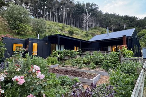 Photo of property in 977 Makara Road, Makara Beach, Karori, 6972