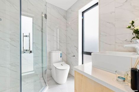 Photo of property in 7c Queen Mary Avenue, New Lynn, Auckland, 0600