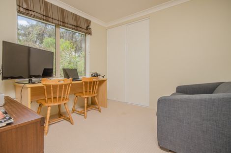 Photo of property in 28 Mccahon Place, Titirangi, Auckland, 0604