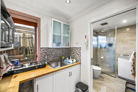 Photo of property in 154 Carlisle Road, Northcross, Auckland, 0632