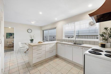 Photo of property in 82 Archmillen Avenue, Pakuranga Heights, Auckland, 2010