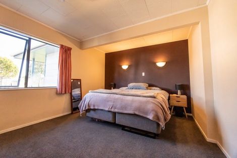 Photo of property in 28 Peppertree Glade, Kelvin Grove, Palmerston North, 4414