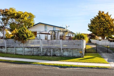 Photo of property in 10 Millar Place, Nawton, Hamilton, 3200