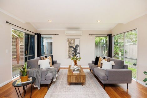 Photo of property in 12 Coromandel Court, Roslyn, Palmerston North, 4414