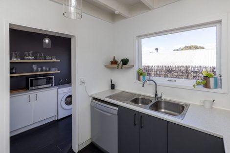 Photo of property in 2 Bermuda Grove, Paraparaumu Beach, Paraparaumu, 5032