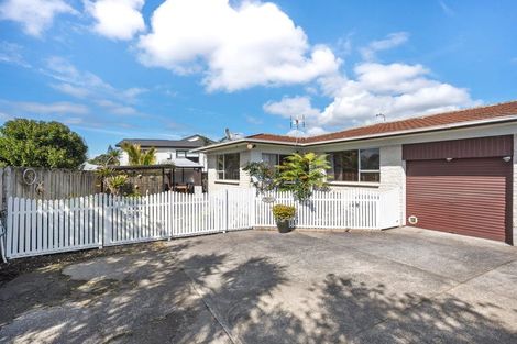 Photo of property in 2/38 Blacklock Avenue, Henderson, Auckland, 0612
