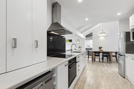 Photo of property in 70 Fyvie Avenue, Tawa, Wellington, 5028