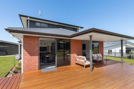 Photo of property in 31 Golf Vue Place, Castlecliff, Whanganui, 4501