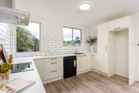 Photo of property in 5a Sequoia Place, Maoribank, Upper Hutt, 5018