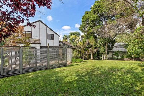 Photo of property in 33 Lyons Avenue, Murrays Bay, Auckland, 0630