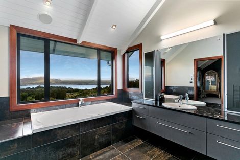 Photo of property in 121 Highland Drive, Acacia Bay, Taupo, 3385
