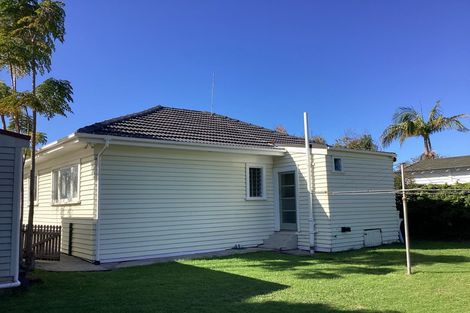 Photo of property in 97 Beach Road, Mellons Bay, Auckland, 2014